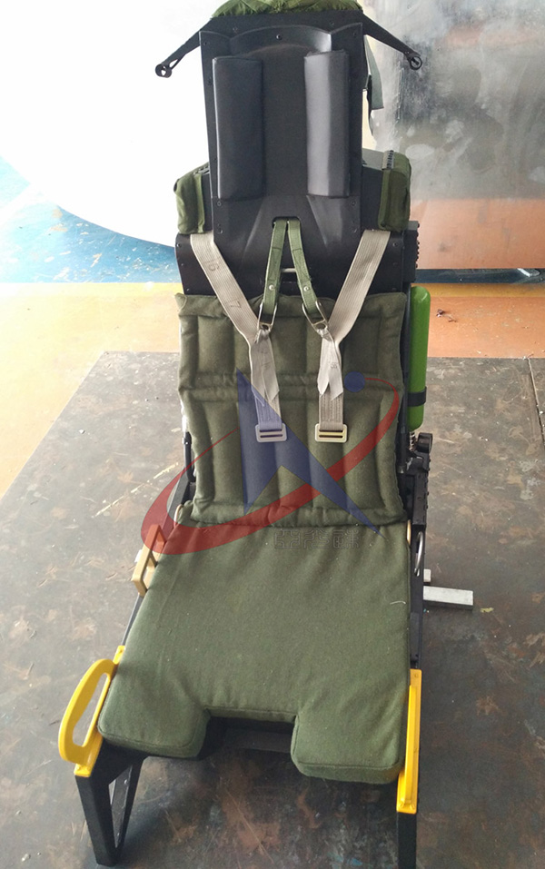 宇航救生美军ACE II型弹射座椅正面